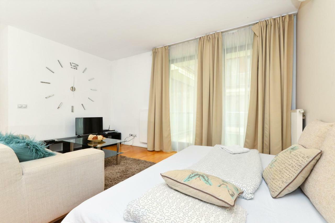 Hotel apartamentowy Quality Point 0-24 Reception